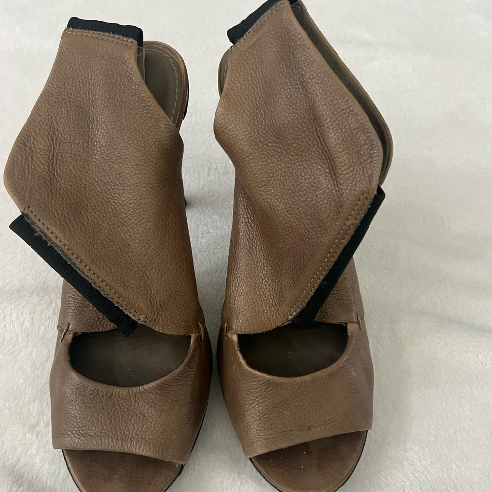 7 For All Mankind Shoes - Brazilian Leather Peep Tow Heel - Size 10